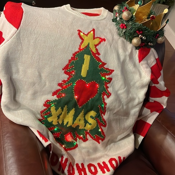 Men’s 3x Grinch Sweater and Vinyl Crown with lights worn once for < 15 mins 4pic - Picture 10 of 10